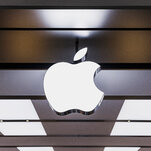 Read more about the article Apple Workers at Maryland Store Vote to Unionize, a First in the U.S.