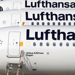 Read more about the article Lufthansa Cancels Nearly All Flights in Frankfurt and Munich, Stranding 130,000