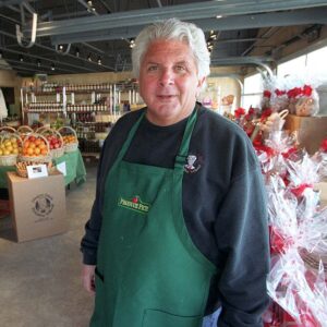Read more about the article ‘Produce Pete’ Napolitano, a Fruit and Vegetable Celebrity, Dies at 80