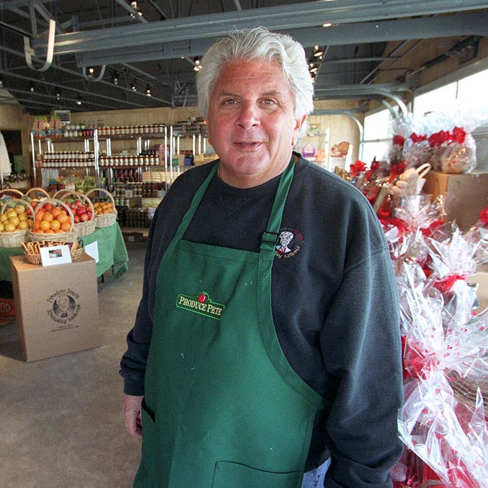 Read more about the article ‘Produce Pete’ Napolitano, a Fruit and Vegetable Celebrity, Dies at 80