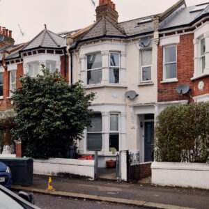 Read more about the article How to Afford Housing in London: Multiple Roommates, No Living Room