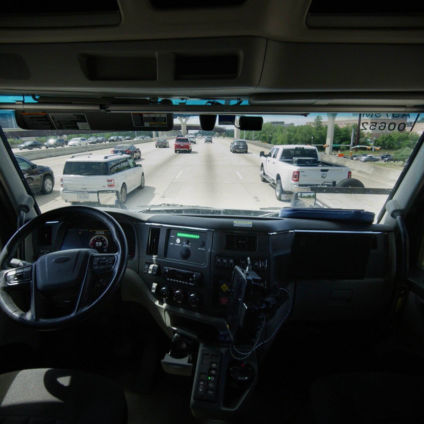 You are currently viewing Driverless Big Rigs Are Coming to American Highways, and Soon