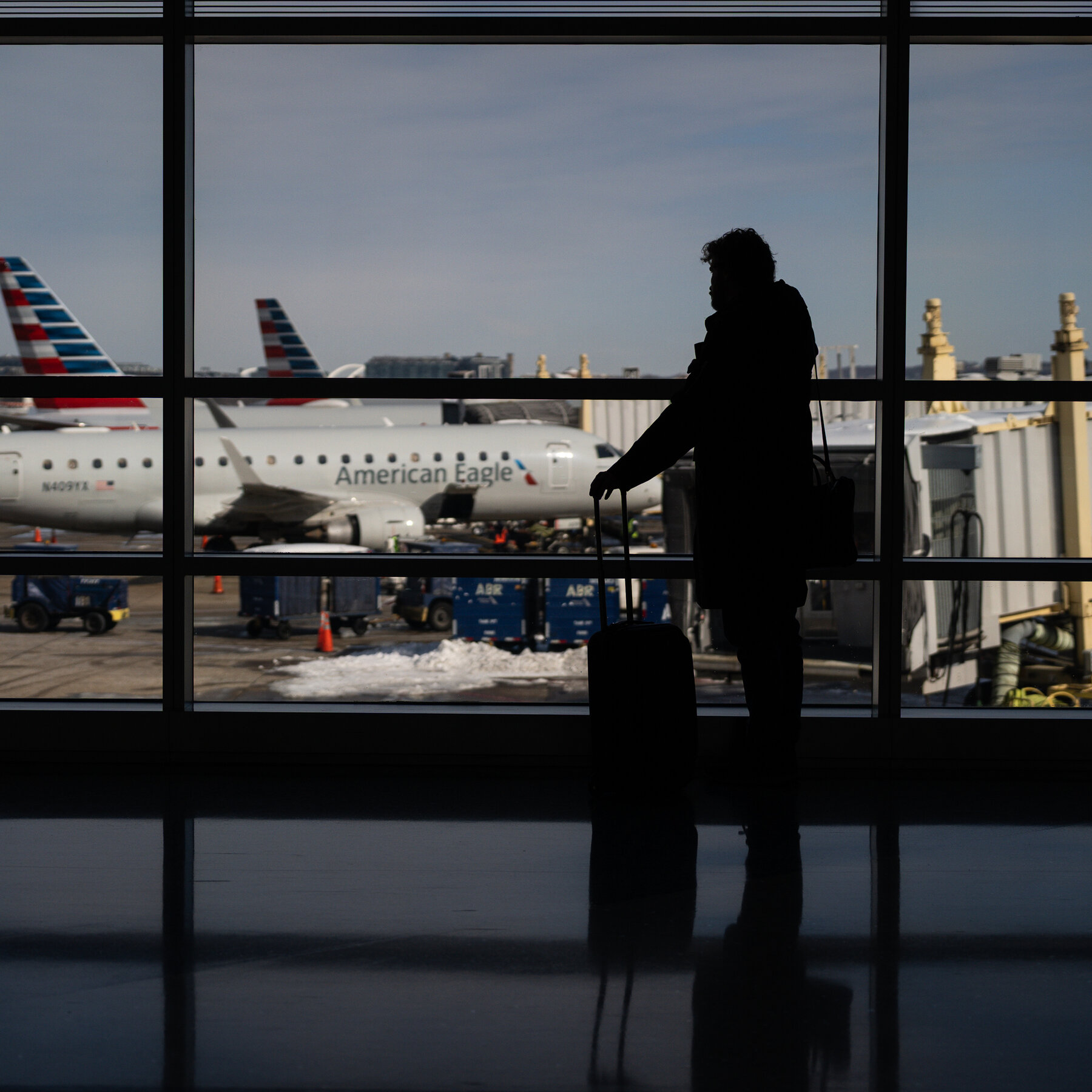 Read more about the article Airline Stocks Tumble as Iran War Expands Across Middle East