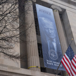 Read more about the article Trump Administration, in Reversal, Tries to Continue Fight Against Law Firms