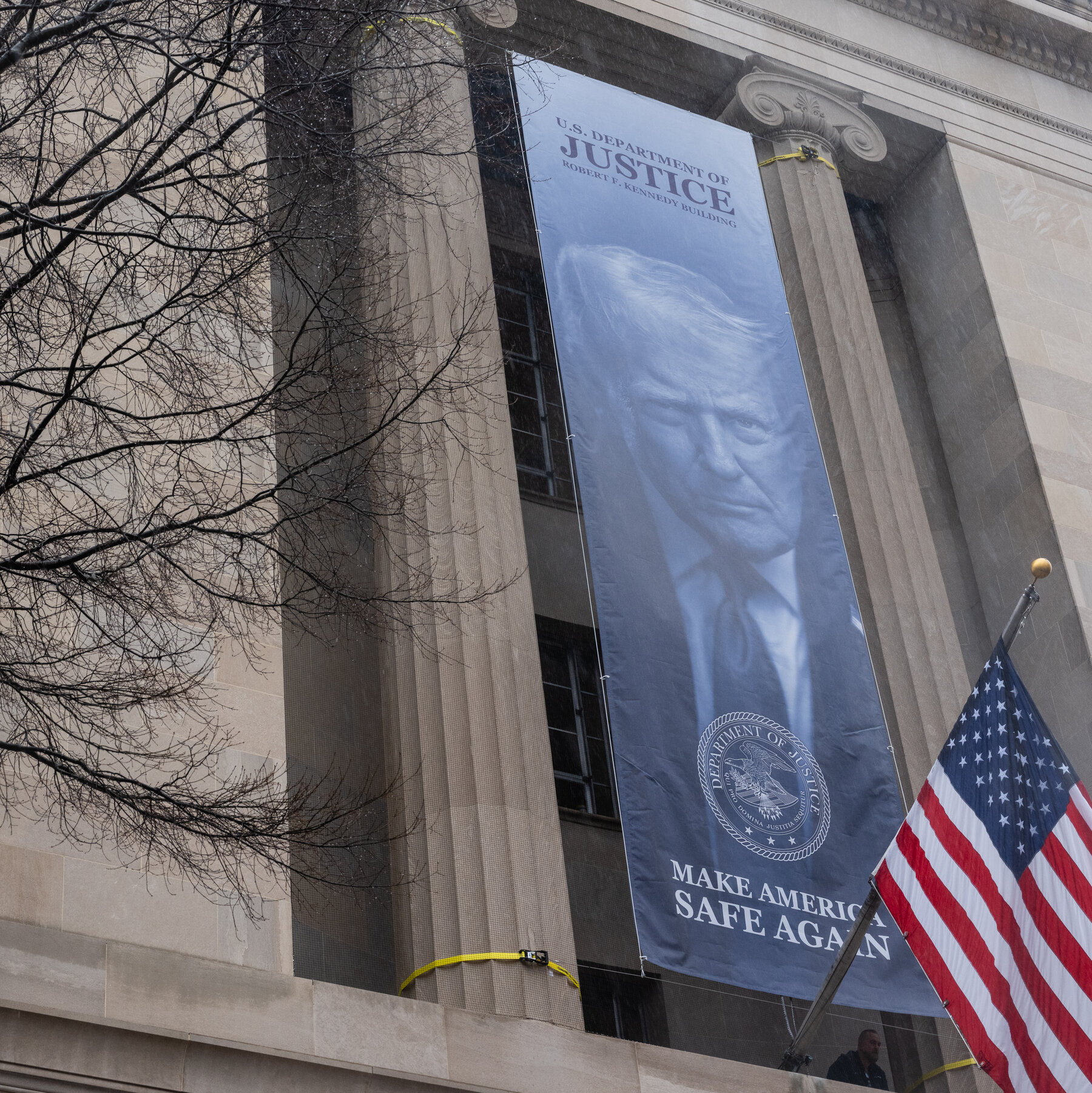 You are currently viewing Trump Administration, in Reversal, Tries to Continue Fight Against Law Firms