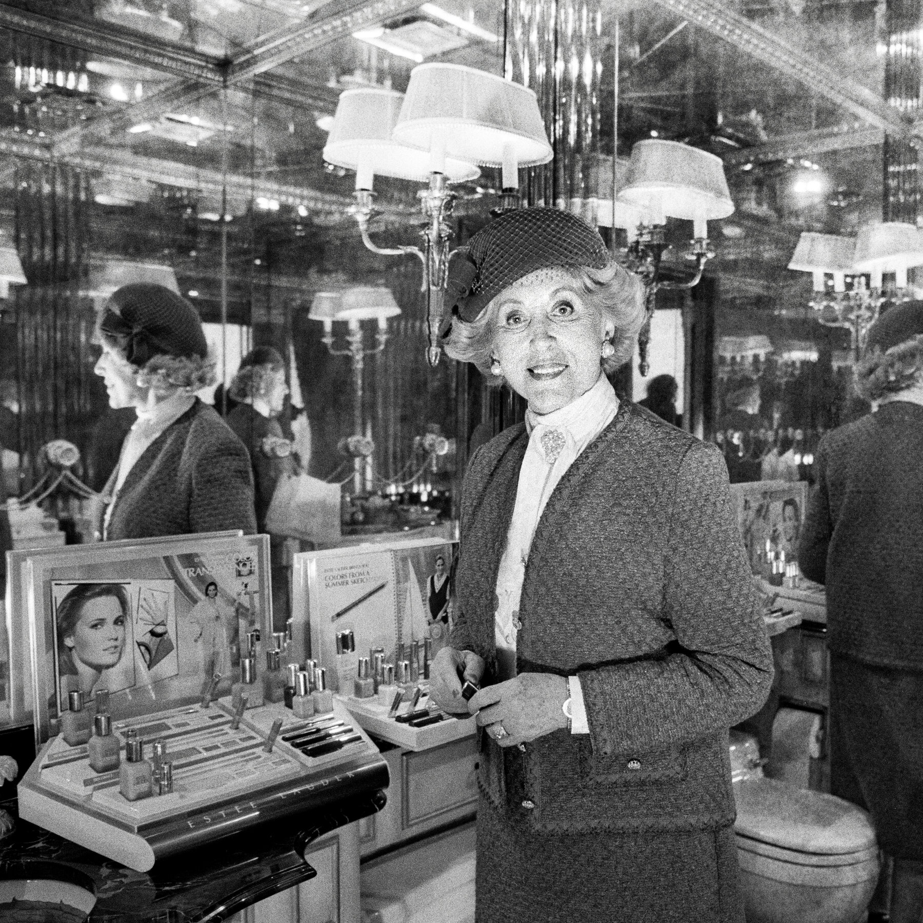 You are currently viewing From 2004: Estée Lauder, Pursuer of Beauty and Cosmetics Titan, Dies at 97