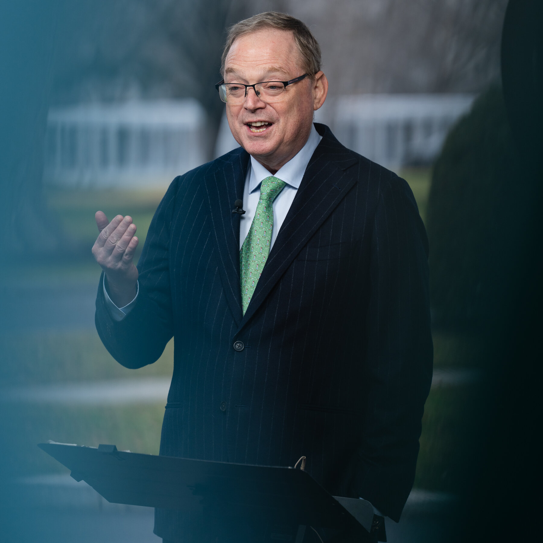 You are currently viewing Trump Aides Remain Bullish Despite Rising Unemployment and Gas Prices