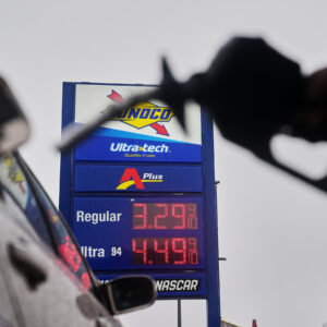 Read more about the article Gas Prices Continue to Surge in U.S., Rising 14% in a Week