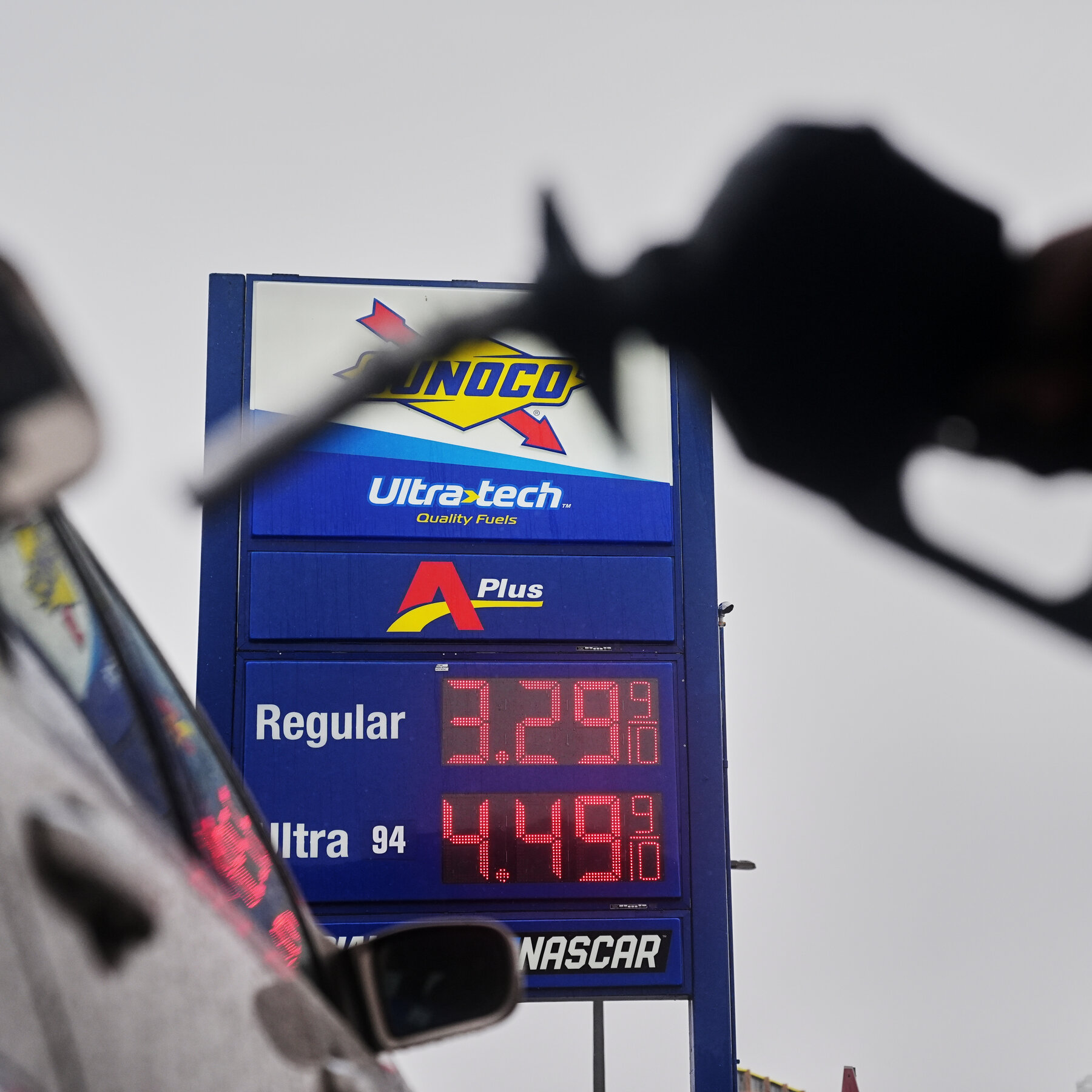 Read more about the article Gas Prices Continue to Surge in U.S., Rising 14% in a Week