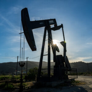 Read more about the article Oil Falls and Stocks Rise After a Day of Drastic Swings