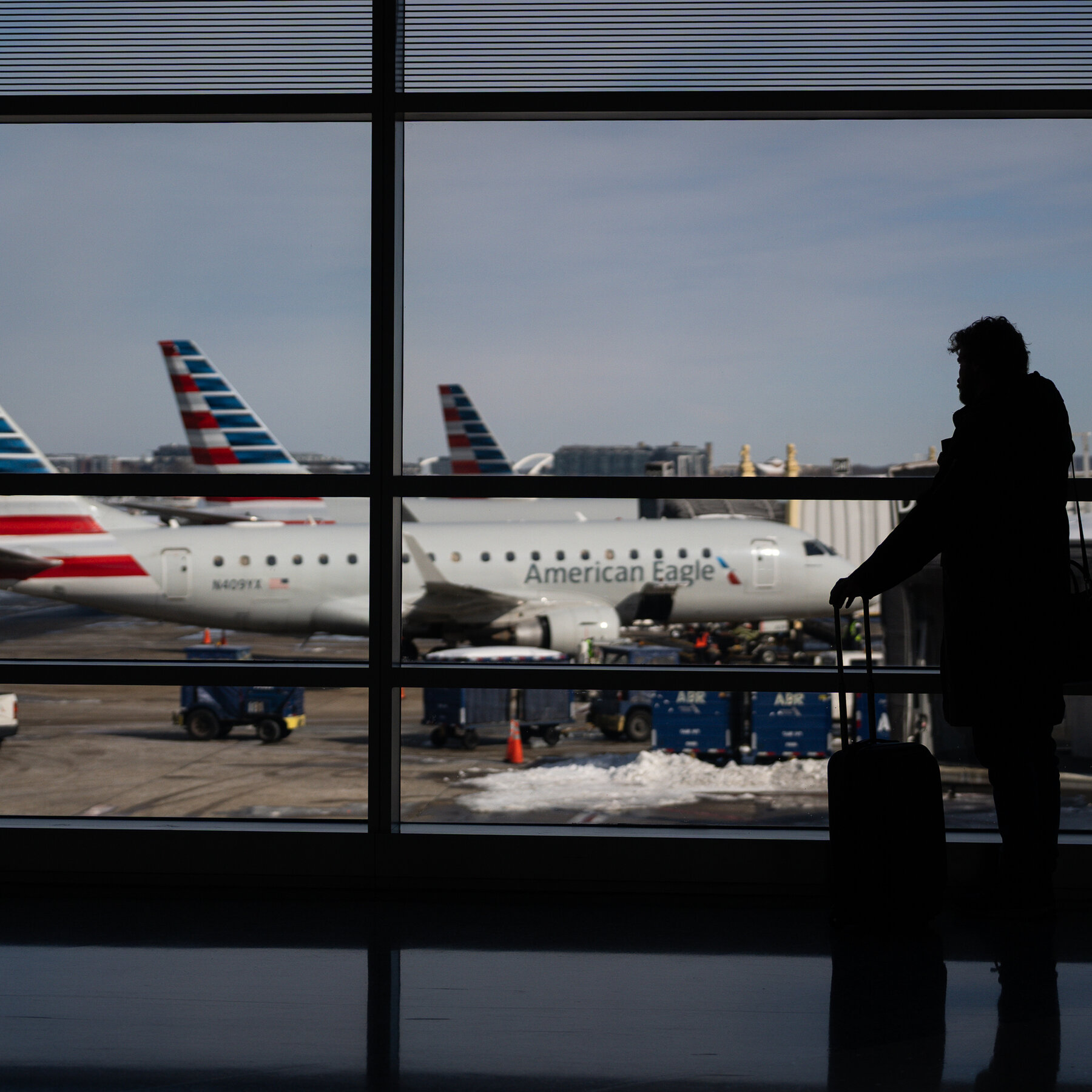 You are currently viewing Rising Fuel Costs Pressure Airlines and Truckers