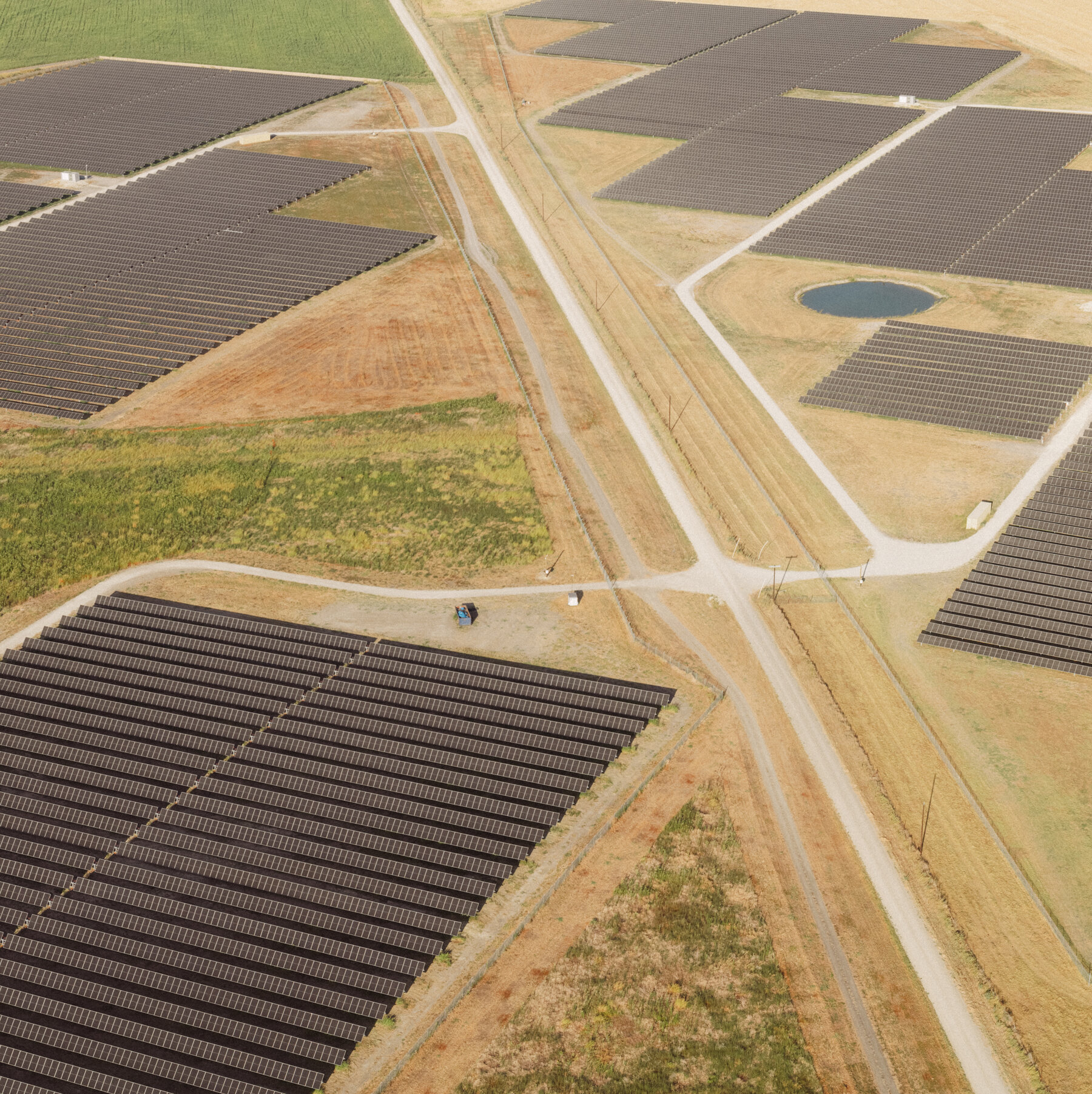 You are currently viewing U.S. Solar Installations Fell in 2025 as Trump Attacked Clean Energy