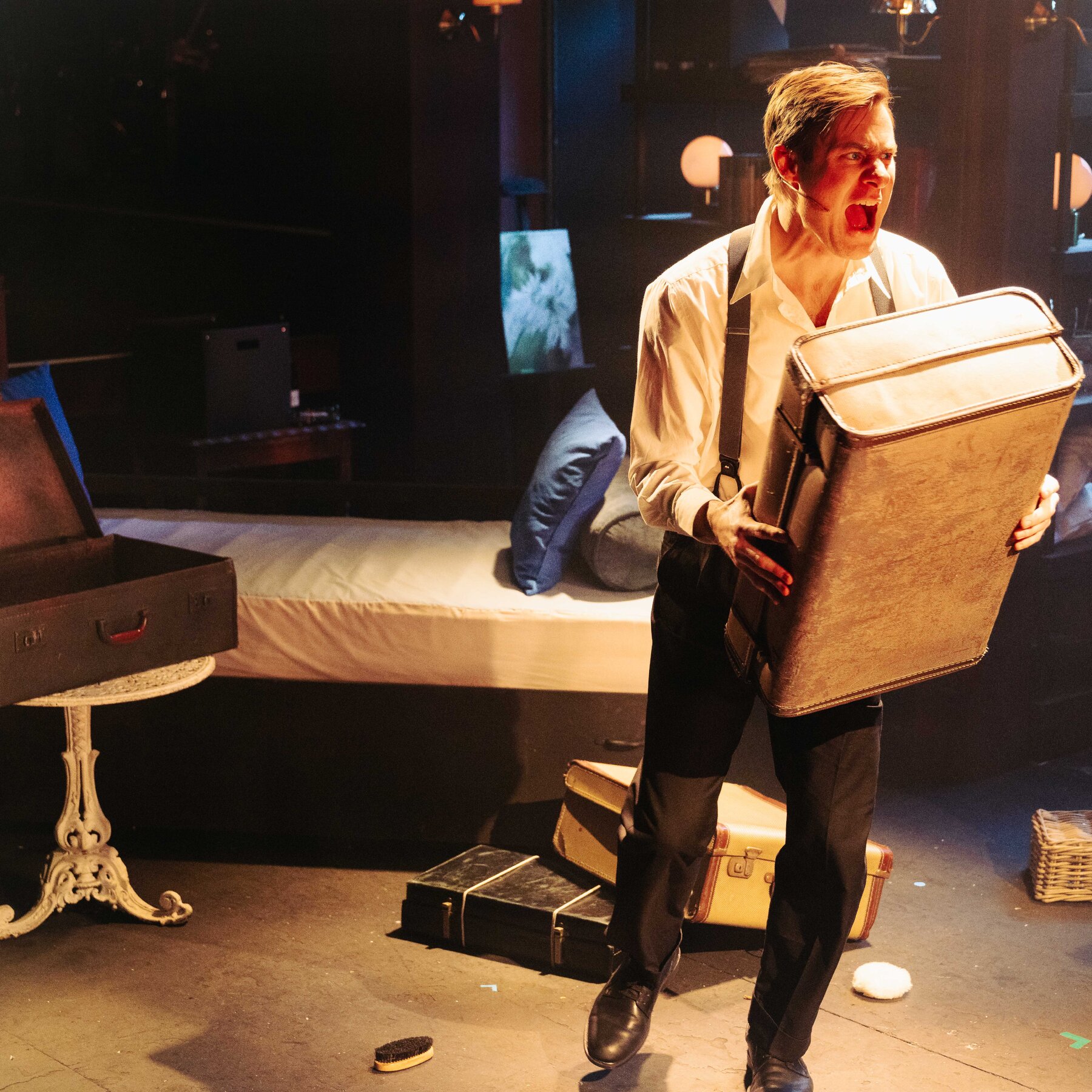 You are currently viewing Fed Up With High Costs, American Theater Takes a Trip to London