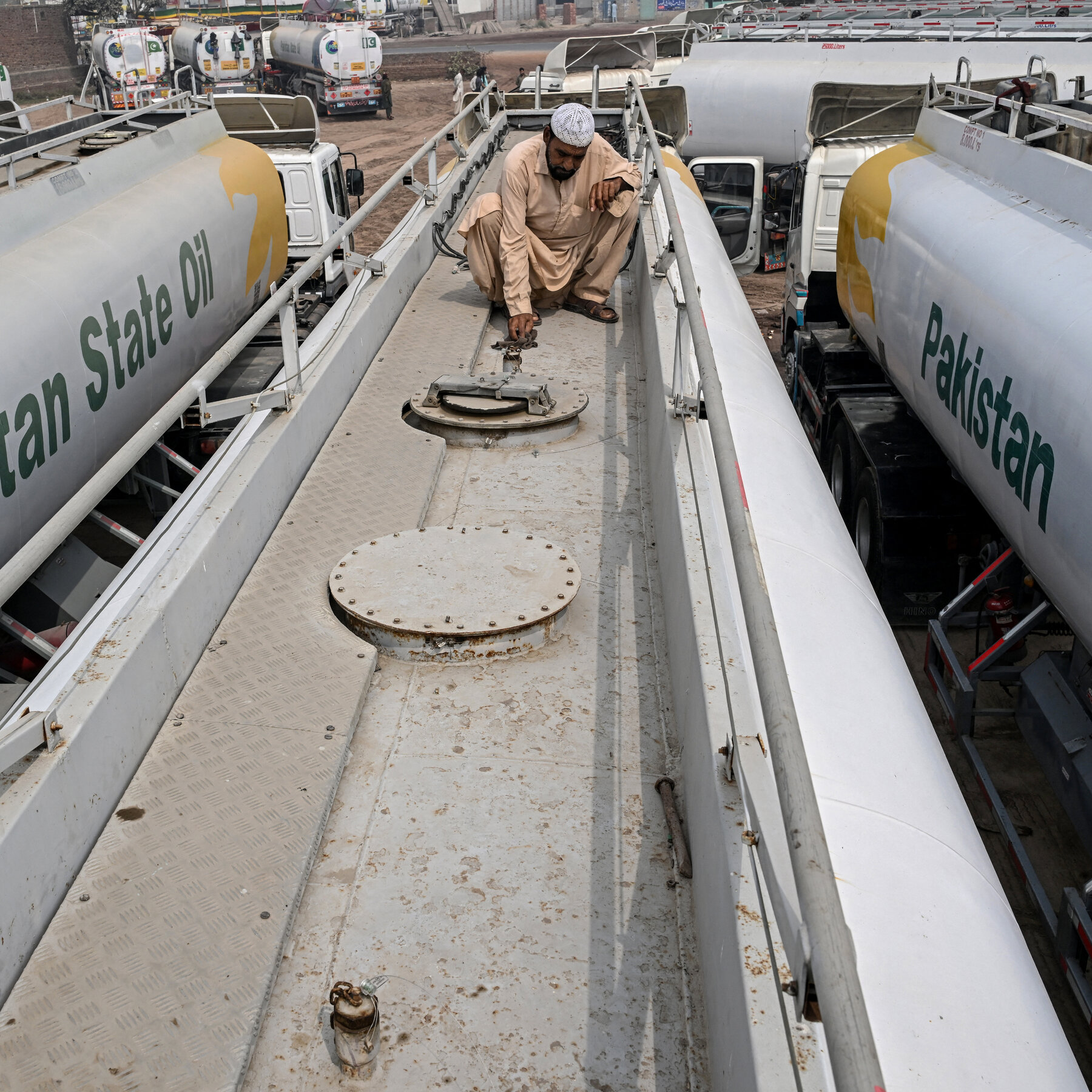 You are currently viewing Surge in Oil Prices Shakes Pakistan’s Already Fragile Economy