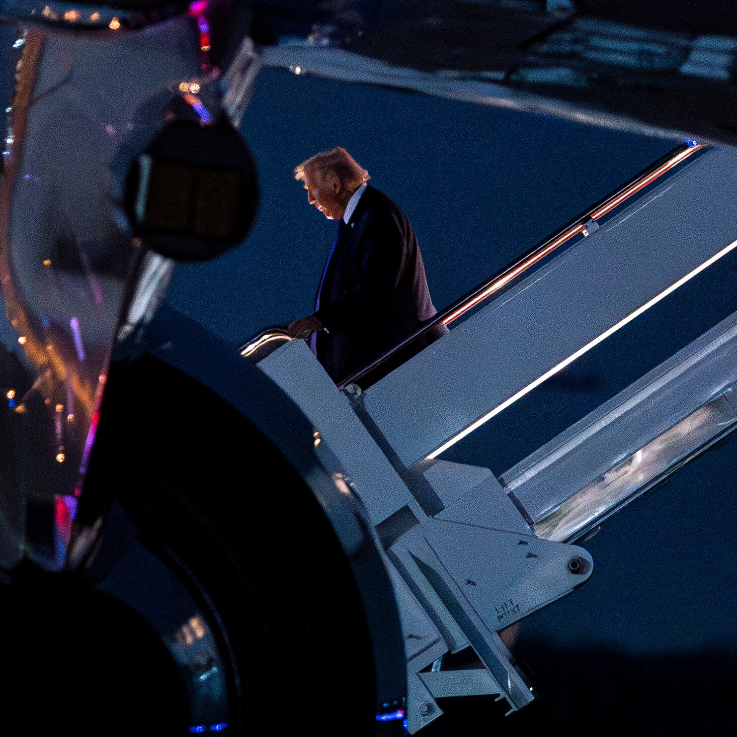 You are currently viewing For Trump, a Promised Economic Boom Collides With the Costs of War