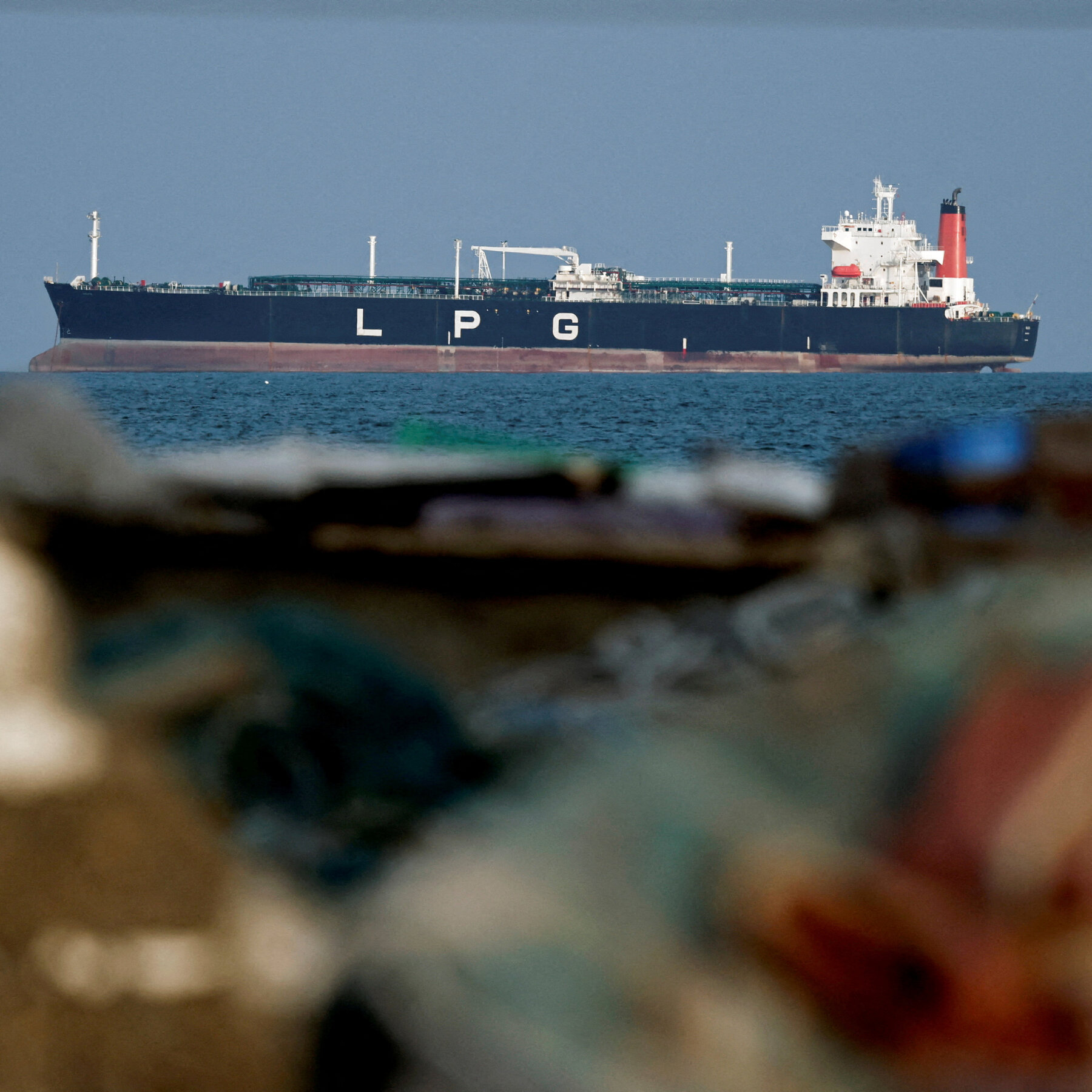 You are currently viewing Why Trump’s Strait of Hormuz Problem Is Going Global