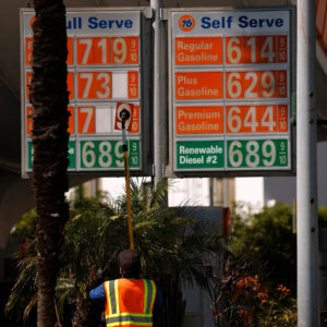 Read more about the article With Iran War, Trump Risks Stepping on Gains From His Own Tax Cuts