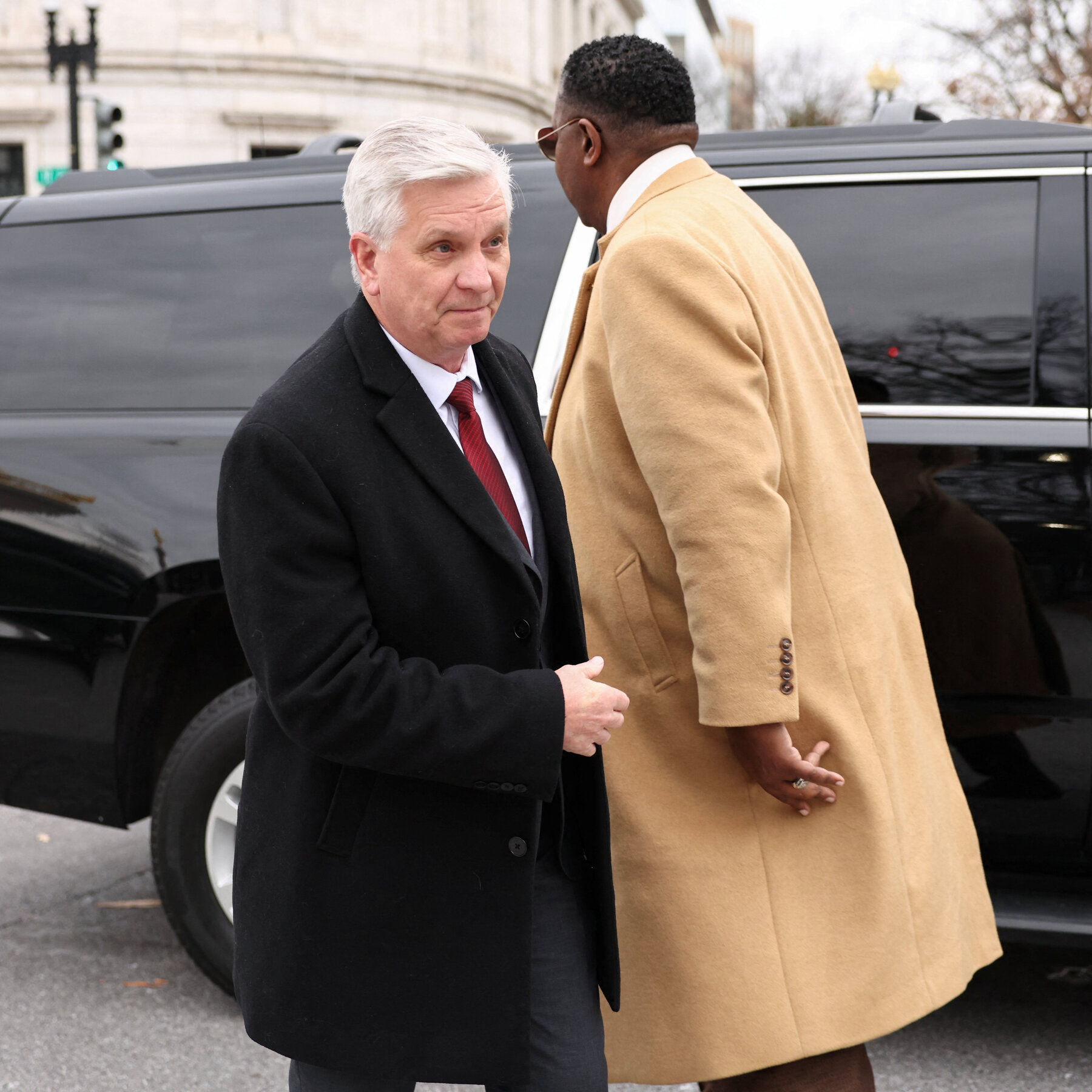 You are currently viewing Fed Official Urges Caution on Rate Cuts as Iran War Drags On