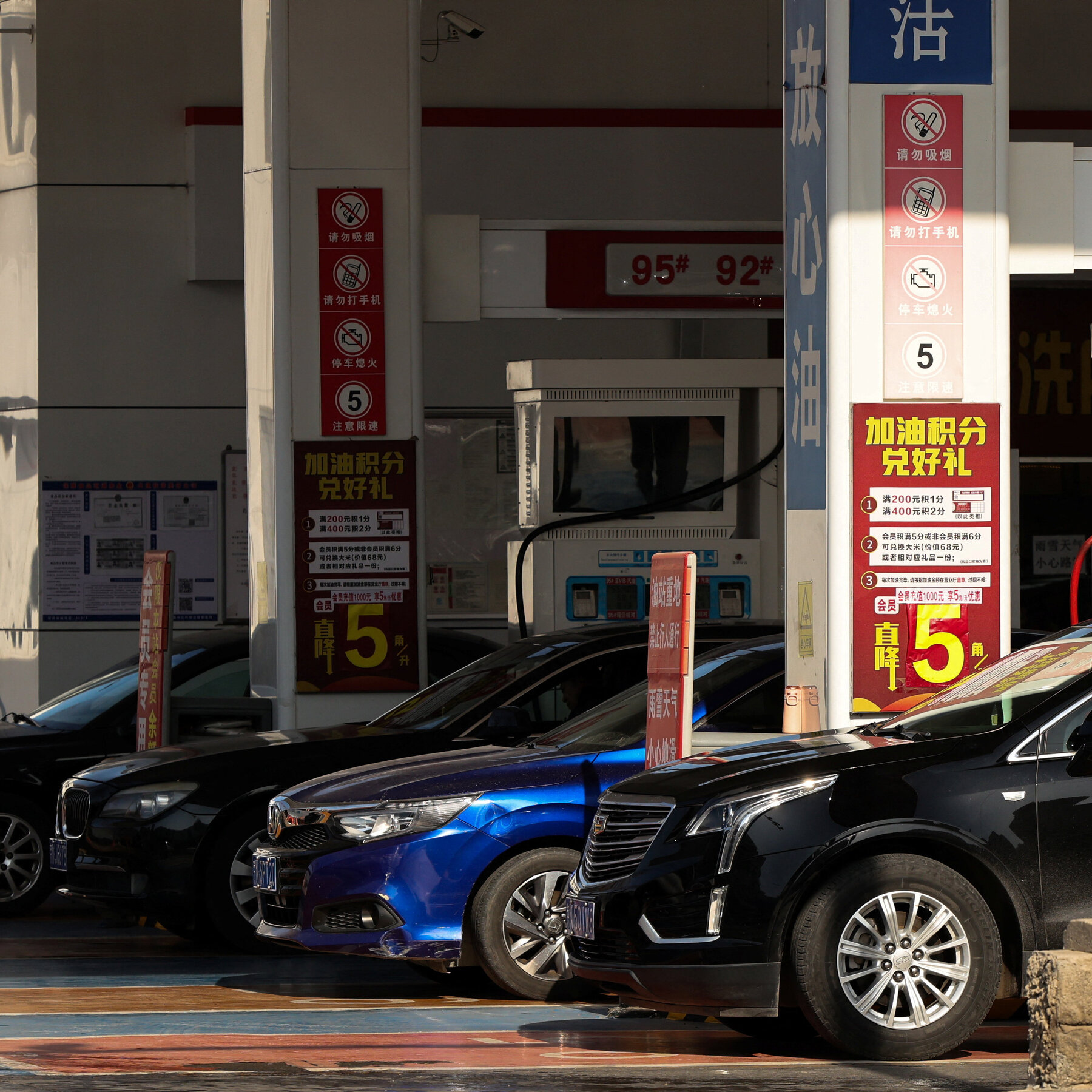 Read more about the article China Eases Planned Increase to Gas Prices for 300 Million Drivers