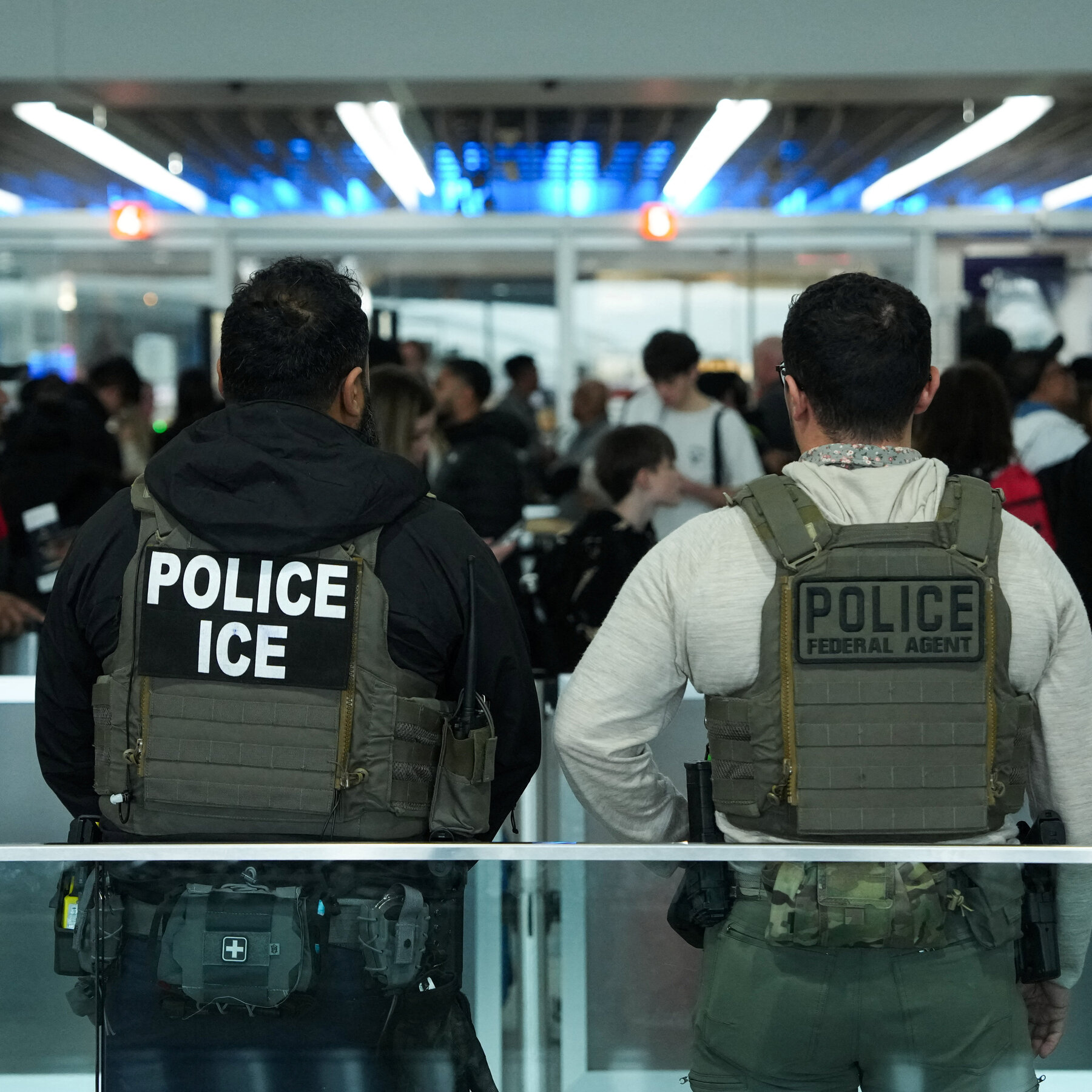 You are currently viewing ICE Agents Are Now Patrolling U.S. Airports. Here’s What to Know.