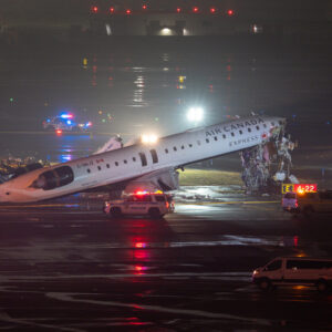 Read more about the article Flights Grounded at LaGuardia Airport as New York Fire Department Responds to Incident