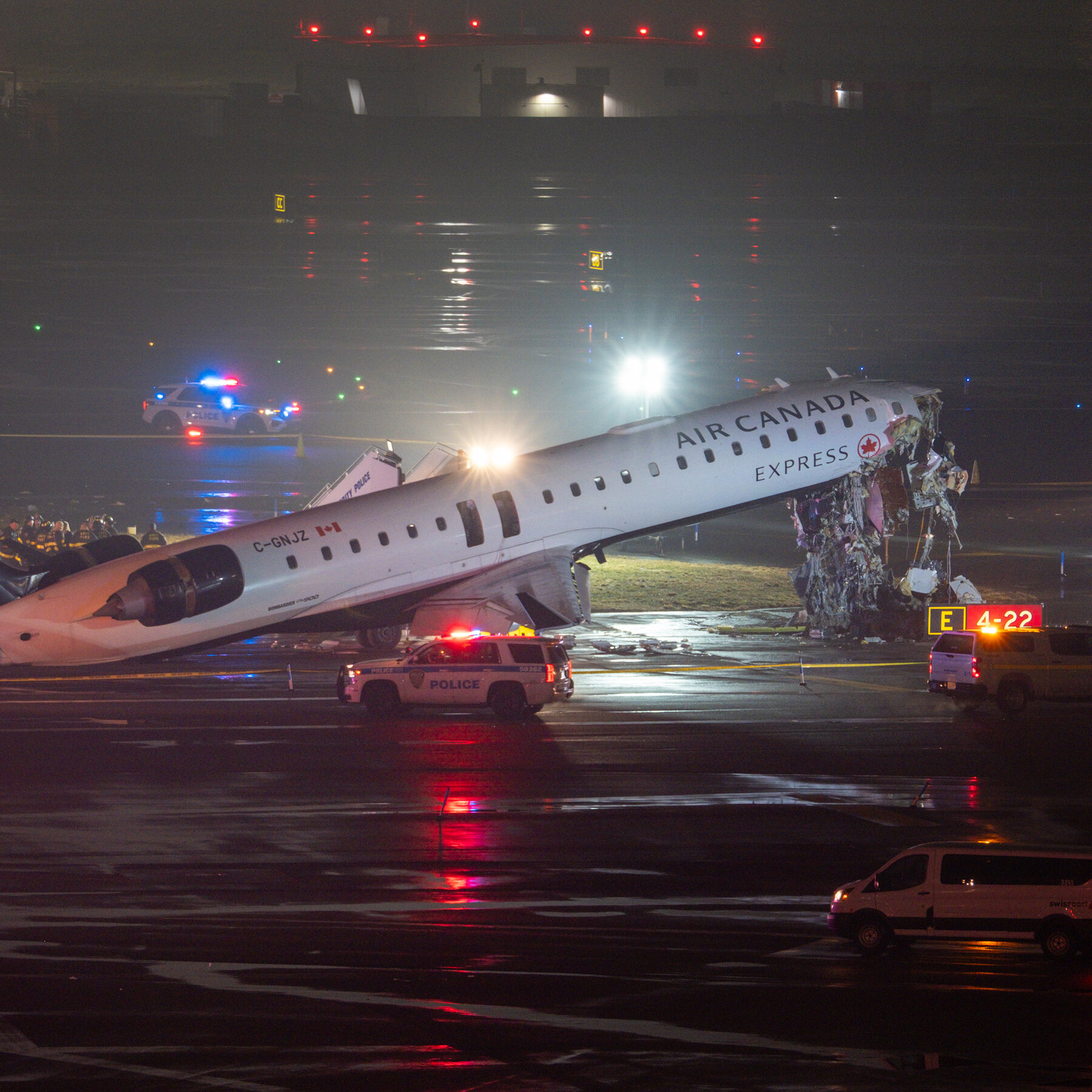 You are currently viewing Flights Grounded at LaGuardia Airport as New York Fire Department Responds to Incident