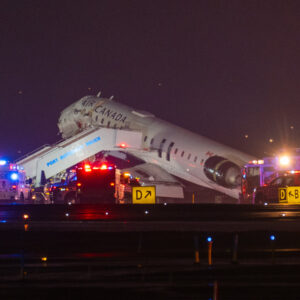 Read more about the article Flights Are Halted at LaGuardia as New York Fire Department Responds to Incident