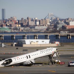Read more about the article Safety Experts Considered LaGuardia Challenging but Not an Outlier