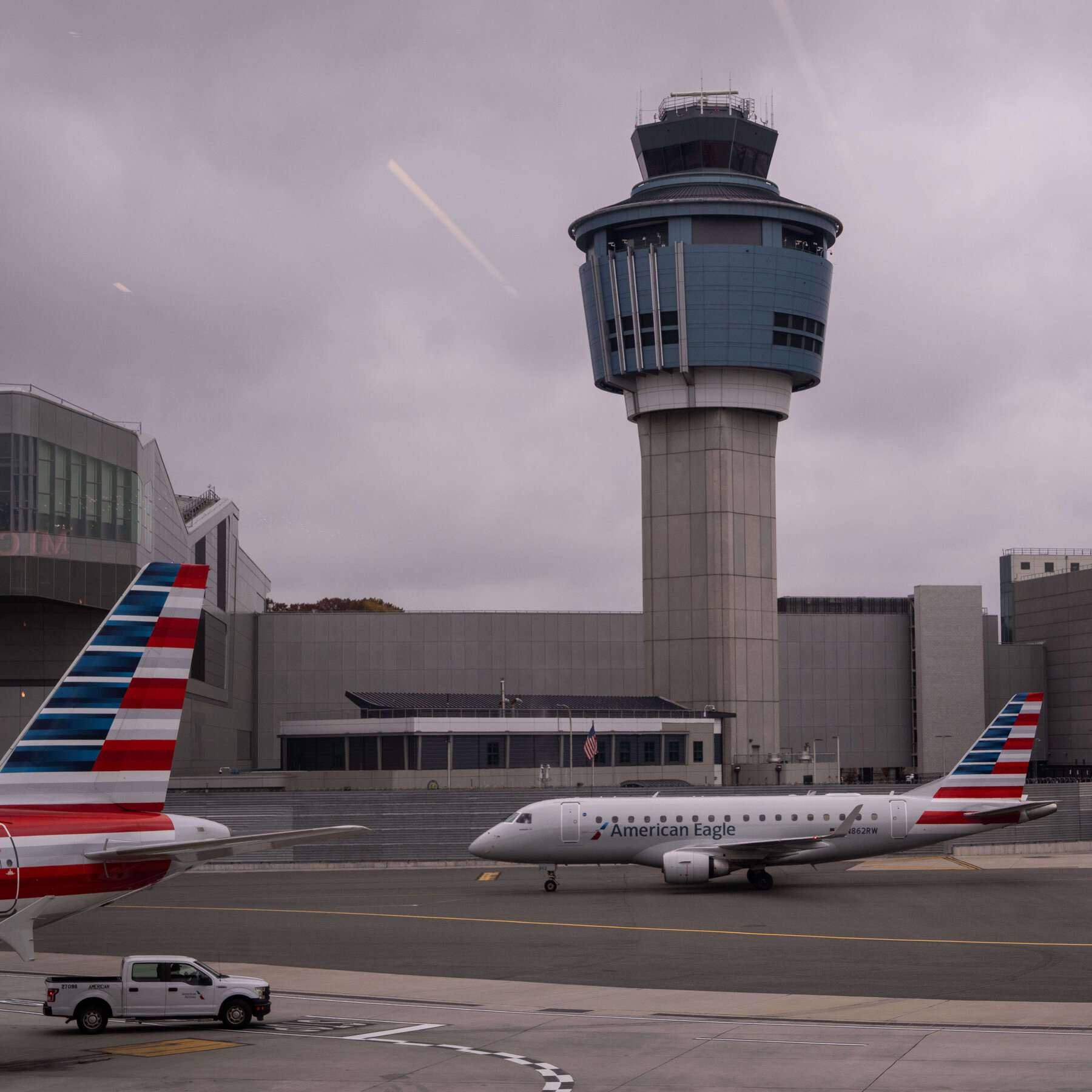 You are currently viewing How Many Air Traffic Controllers Are Needed Overnight?