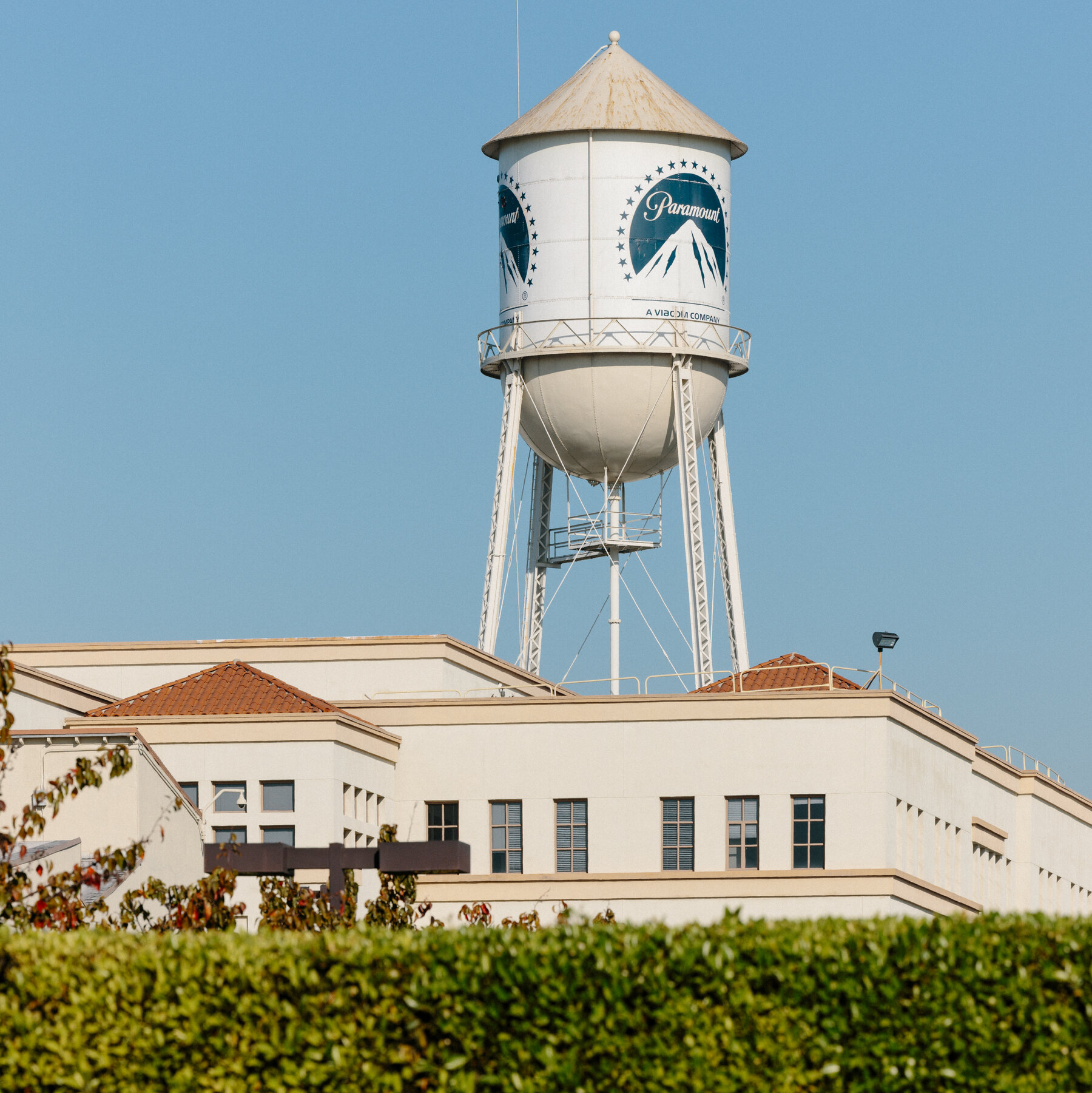 Read more about the article Jeff Shell Steps Down as President of Paramount