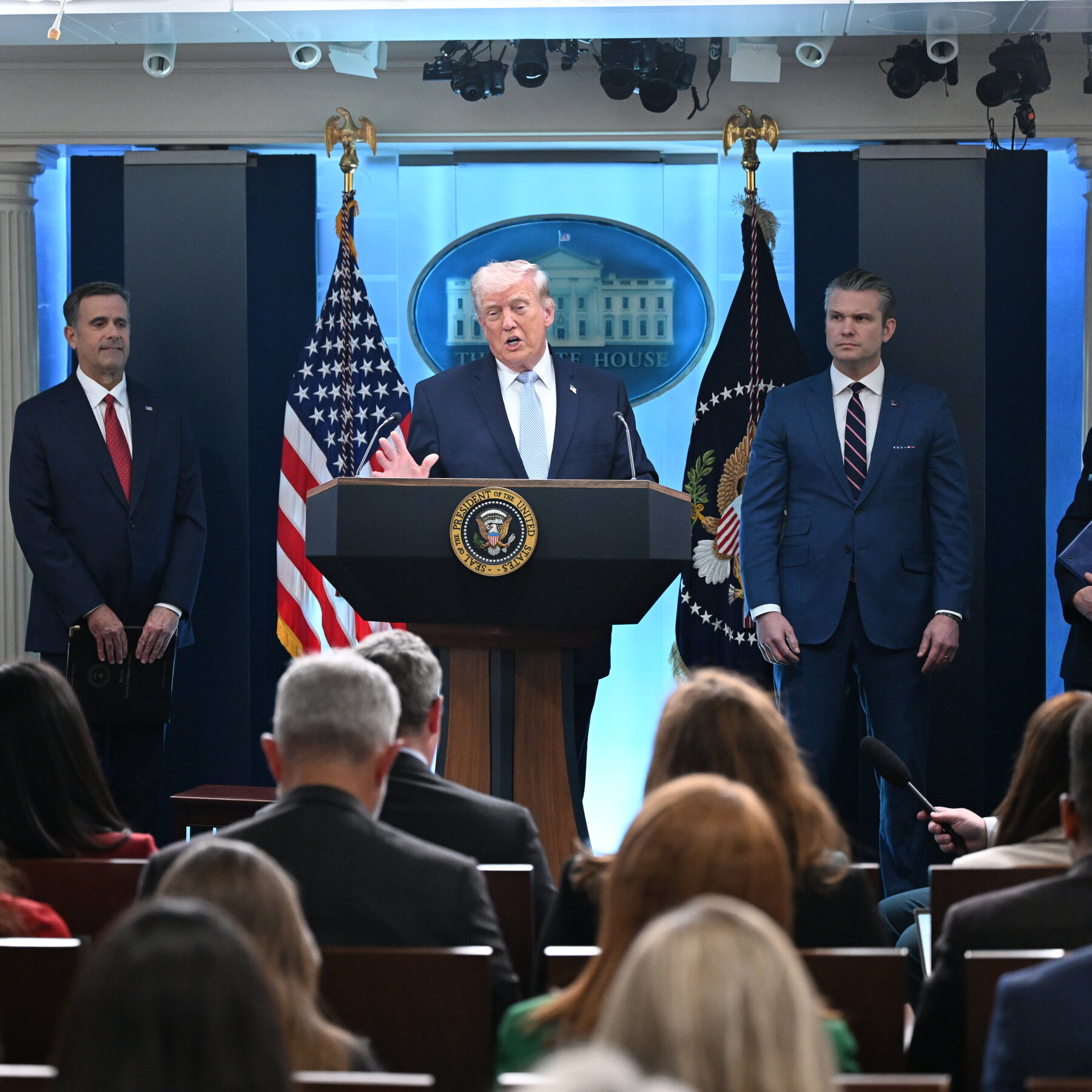 You are currently viewing Trump Threatens Jail if Journalists Protect Certain Iran Sources