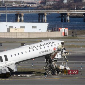 Read more about the article Investigators Said to Look at Whether LaGuardia Controller Stepped Away