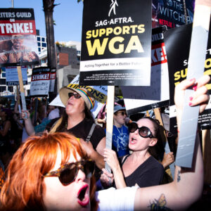 Read more about the article Hollywood Writers Union and Studios Reach Contract Deal