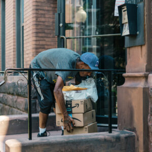 Read more about the article Amazon and U.S. Postal Service Reach New Deal on Deliveries After Year of Talks