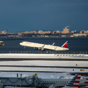 Read more about the article Delta Expects Strong Profit Despite Higher Fuel Costs