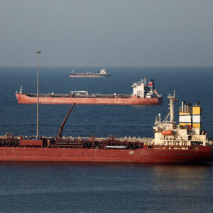 Read more about the article Oil Prices Fall, but Energy Firms Remain Frozen After U.S.-Iran Deal