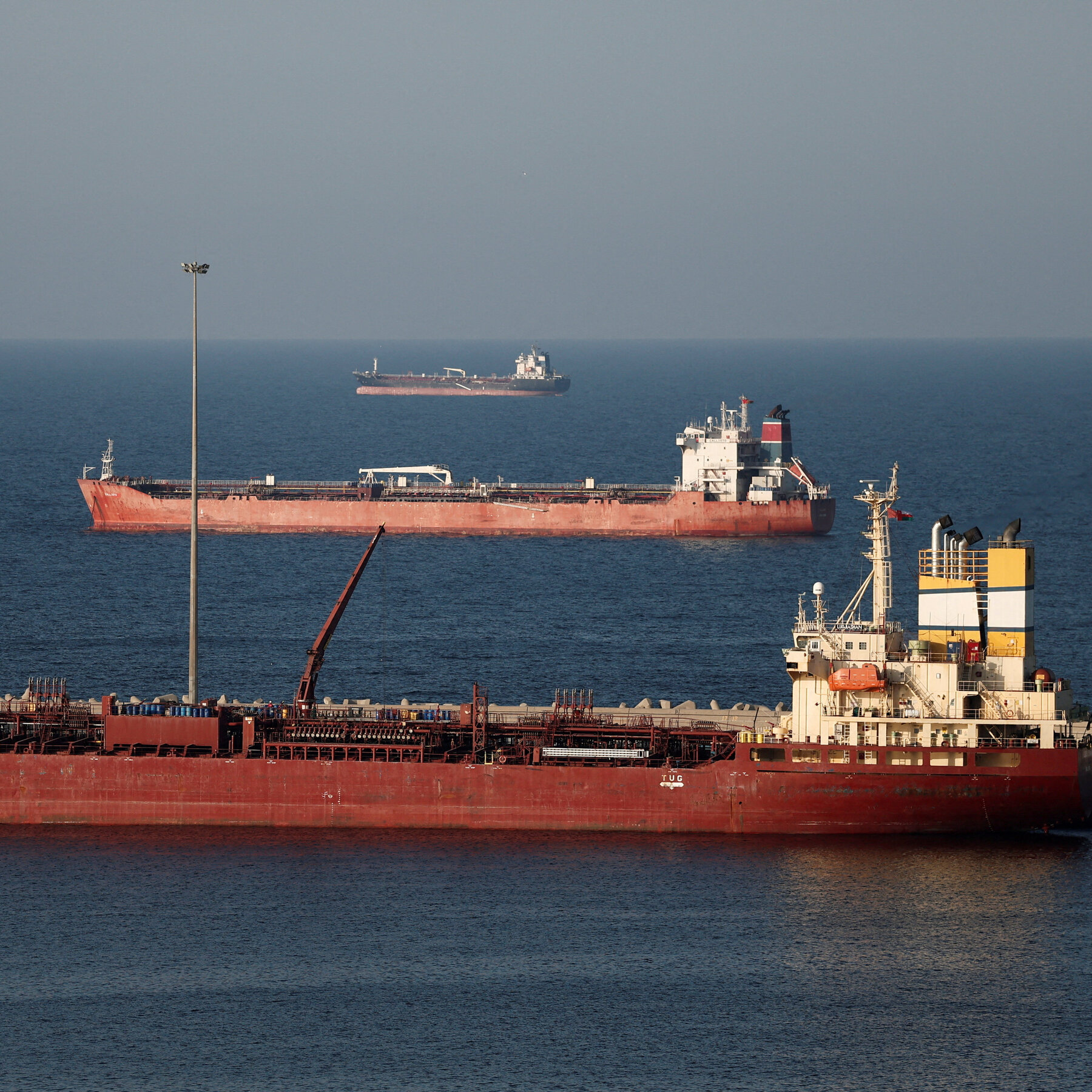 You are currently viewing Oil Prices Fall, but Energy Firms Remain Frozen After U.S.-Iran Deal