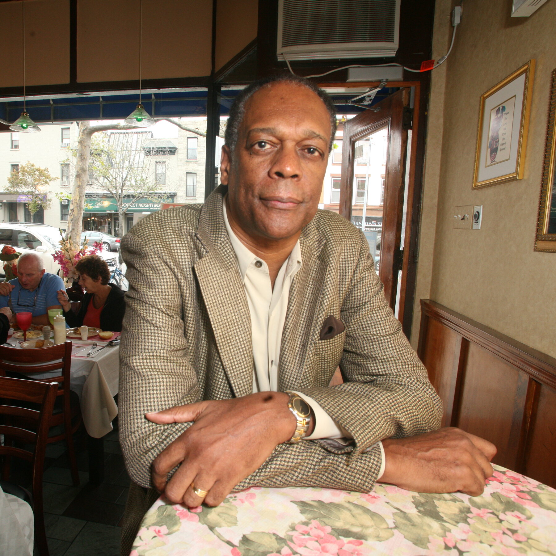 Read more about the article Bob Law, Trailblazing Talk-Radio Host, Dies at 86