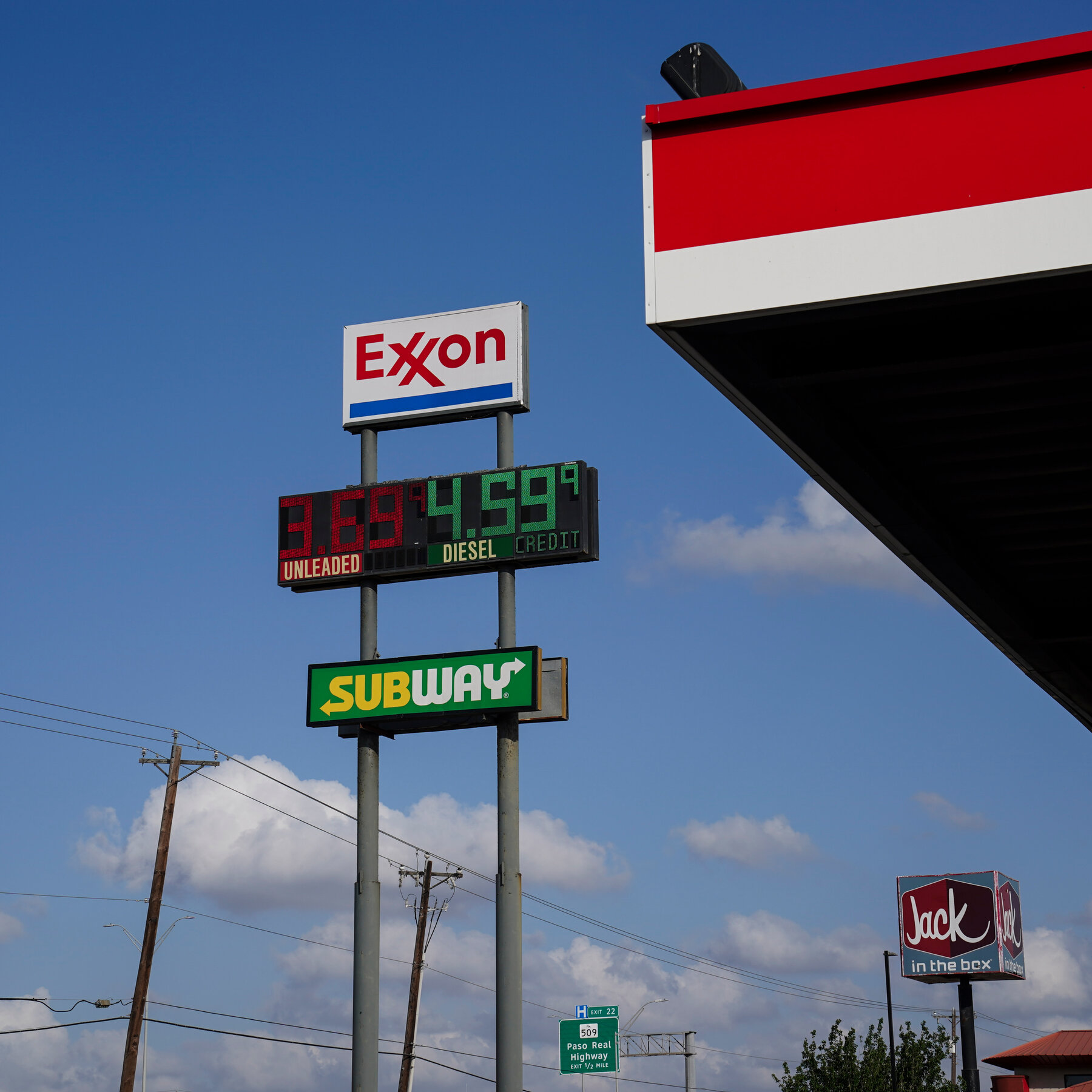 Read more about the article A Record Jump in U.S. Gasoline Prices Is Squeezing Consumers