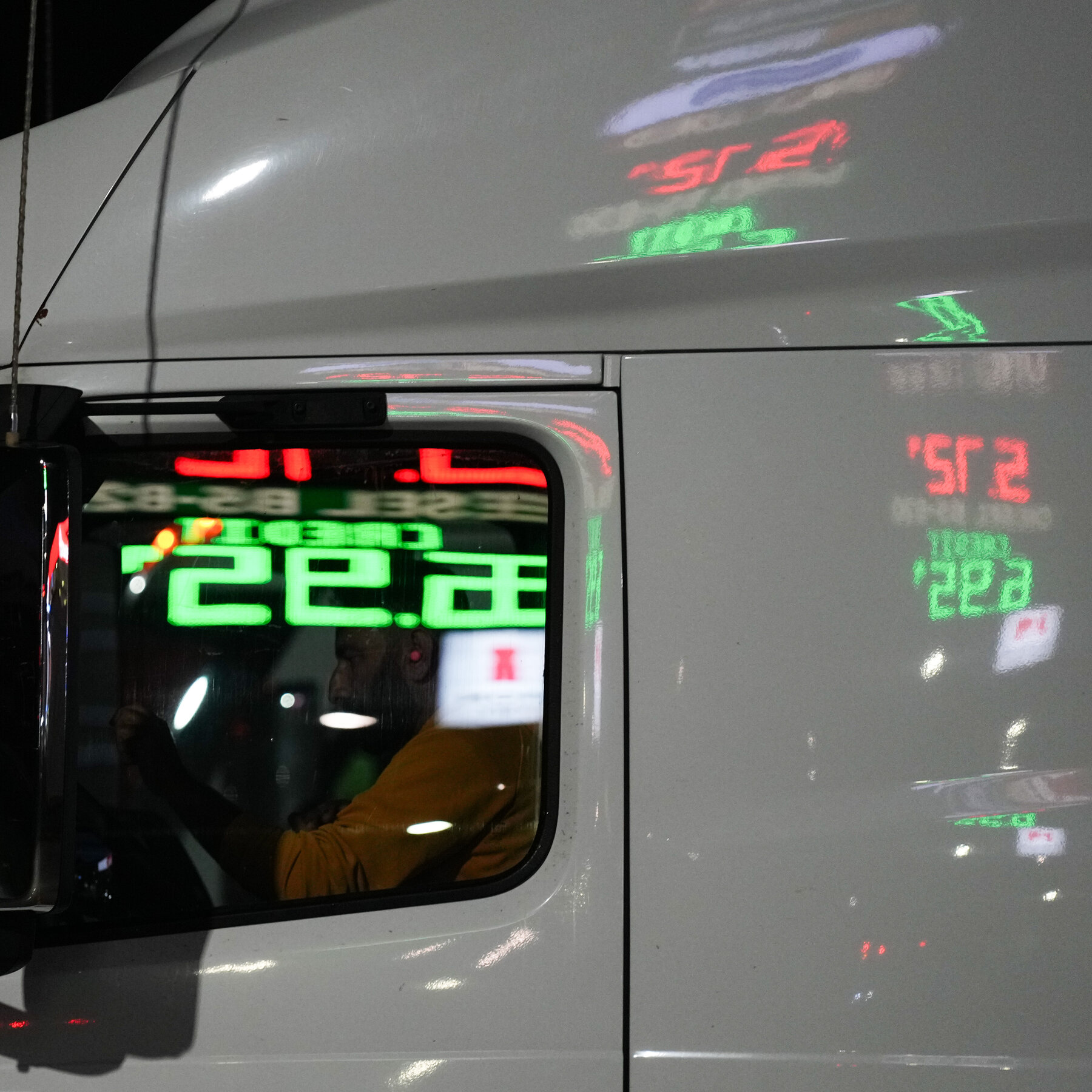 Read more about the article Iran Blockade Sets Up a Test of Which Side Can Endure More Pain