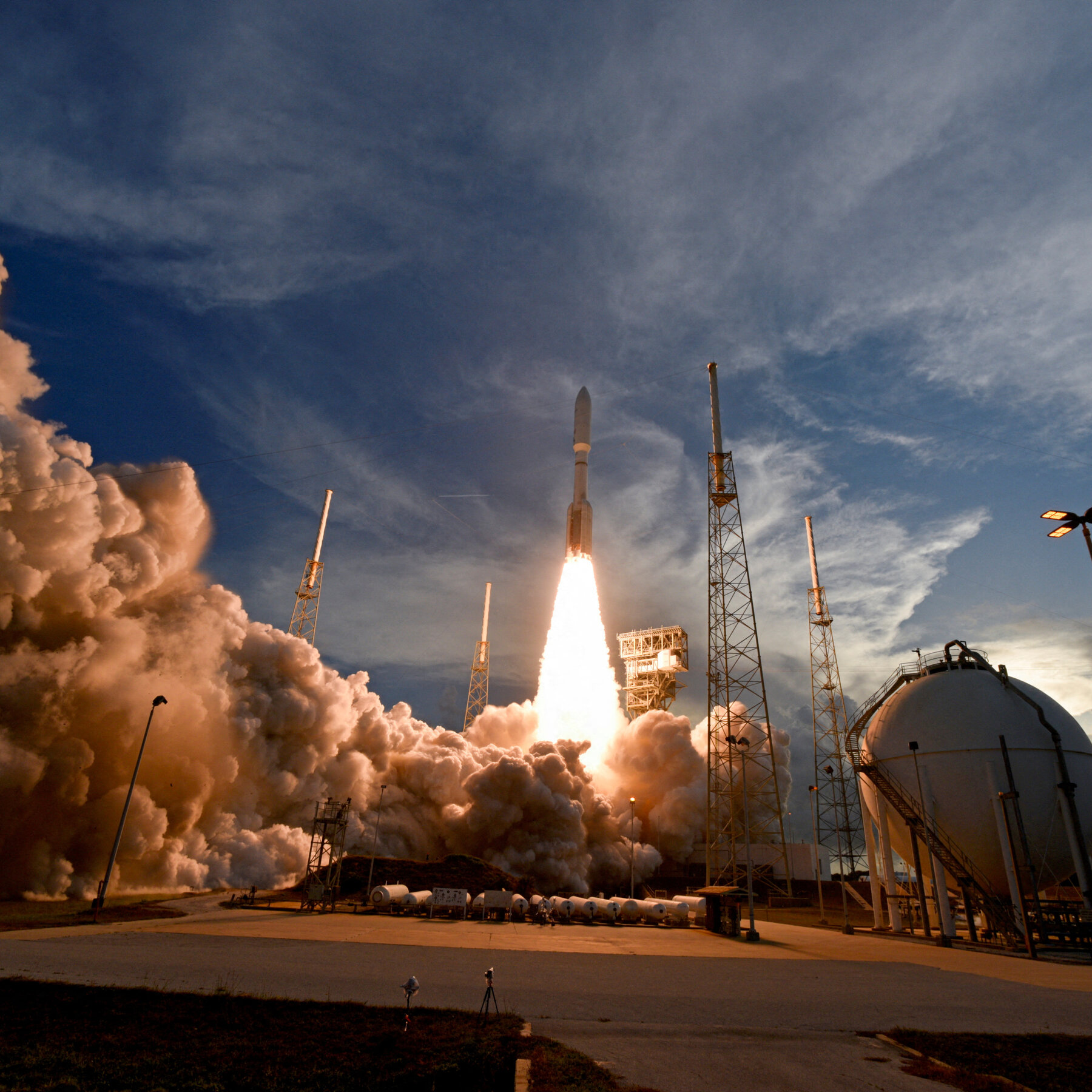 Read more about the article Amazon Buys Globalstar for $10.8 Billion, Movingto Expand Its Satellite Internet Service