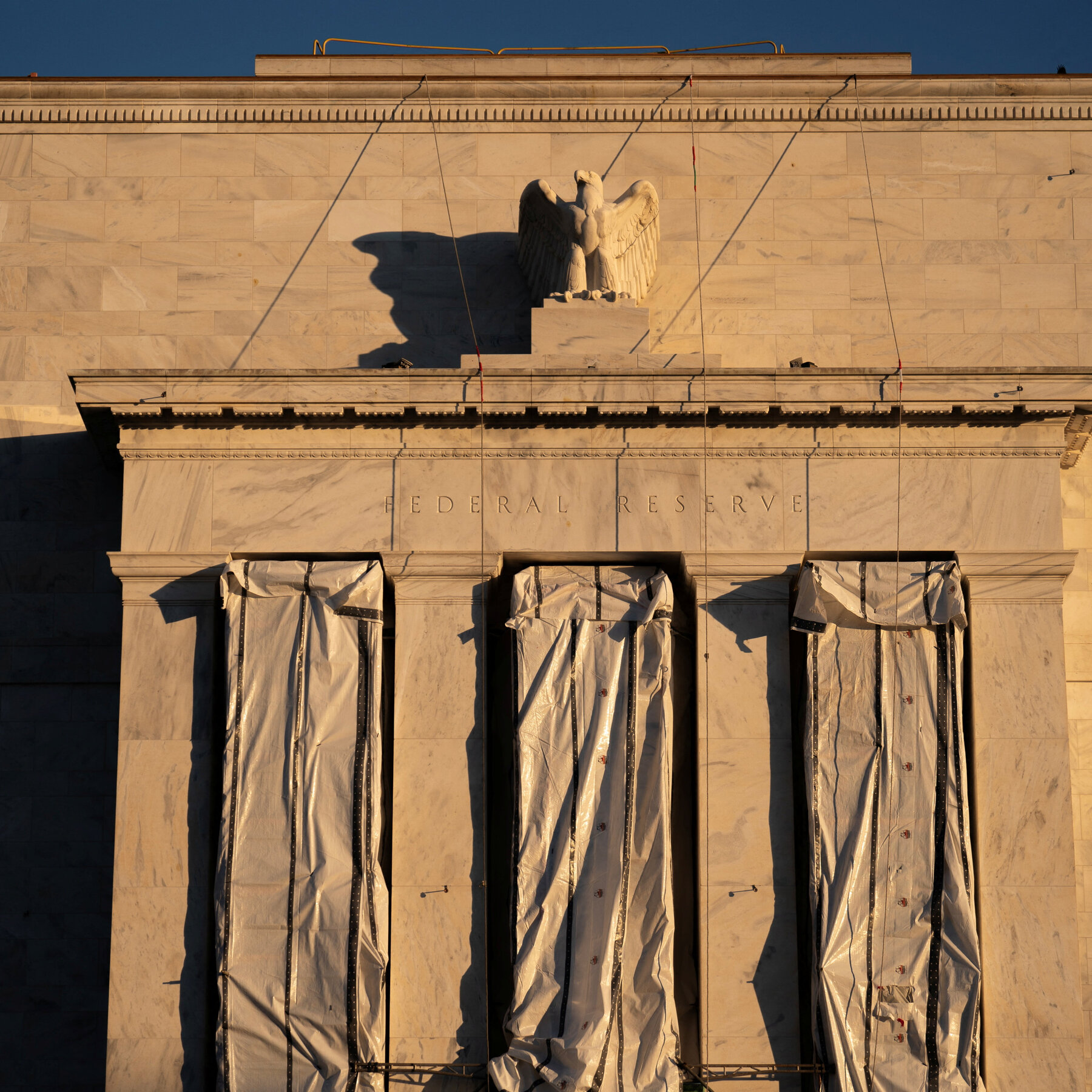 You are currently viewing Trump Threatens to Fire Powell, Again