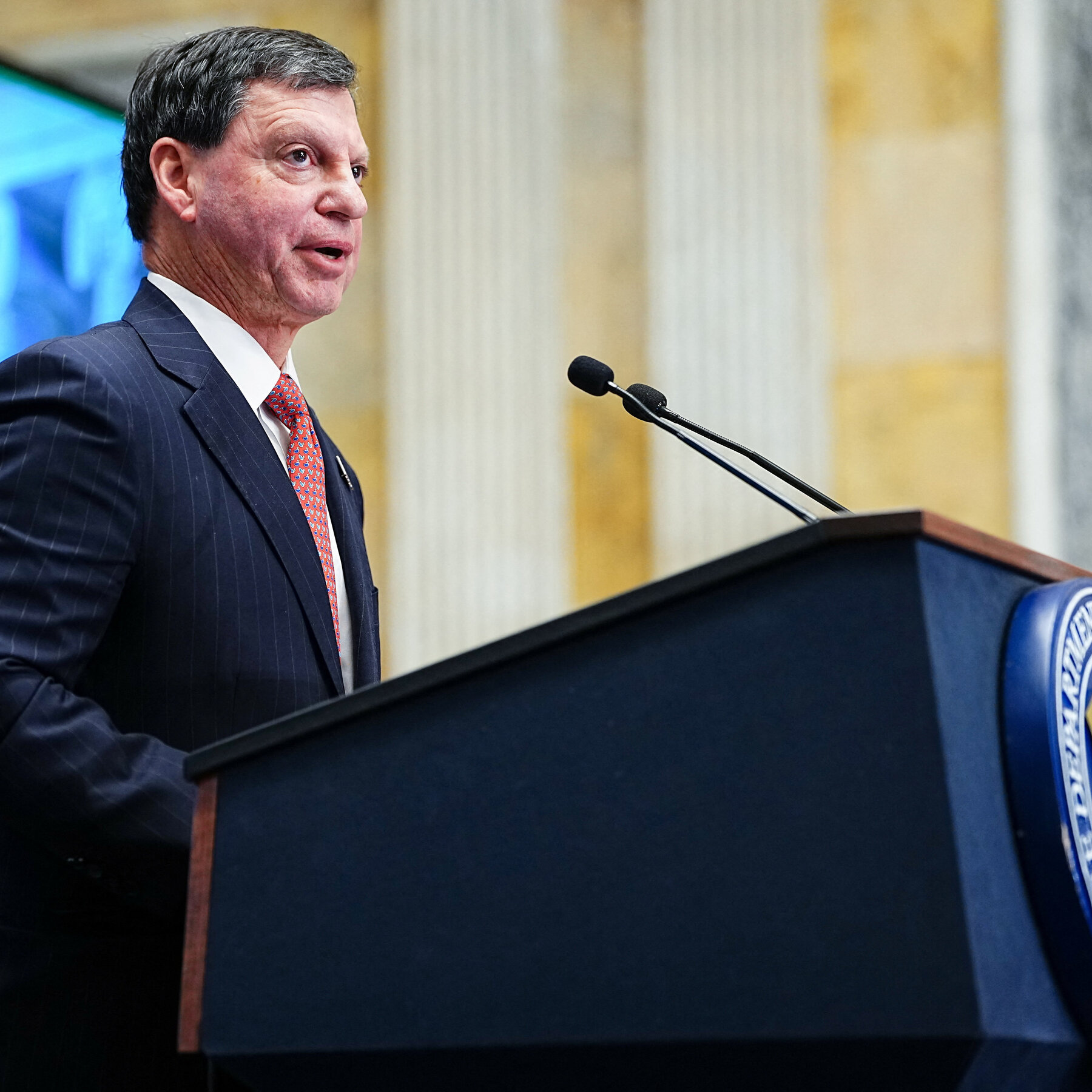 Read more about the article Trump Increased Tax Refunds, but a Political Challenge Still Looms