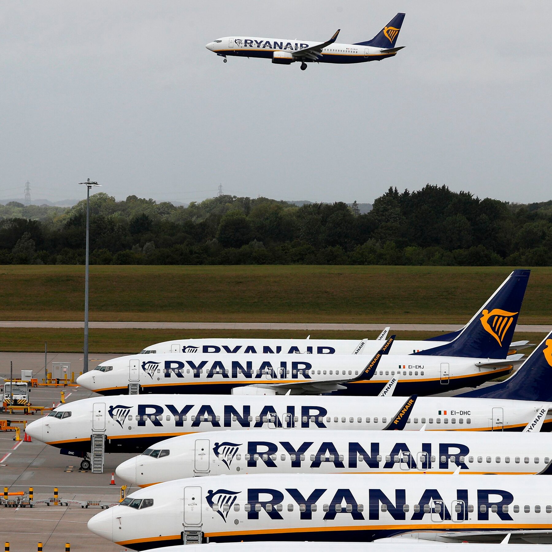 Read more about the article European Airlines Face Fuel Shortages Within Weeks
