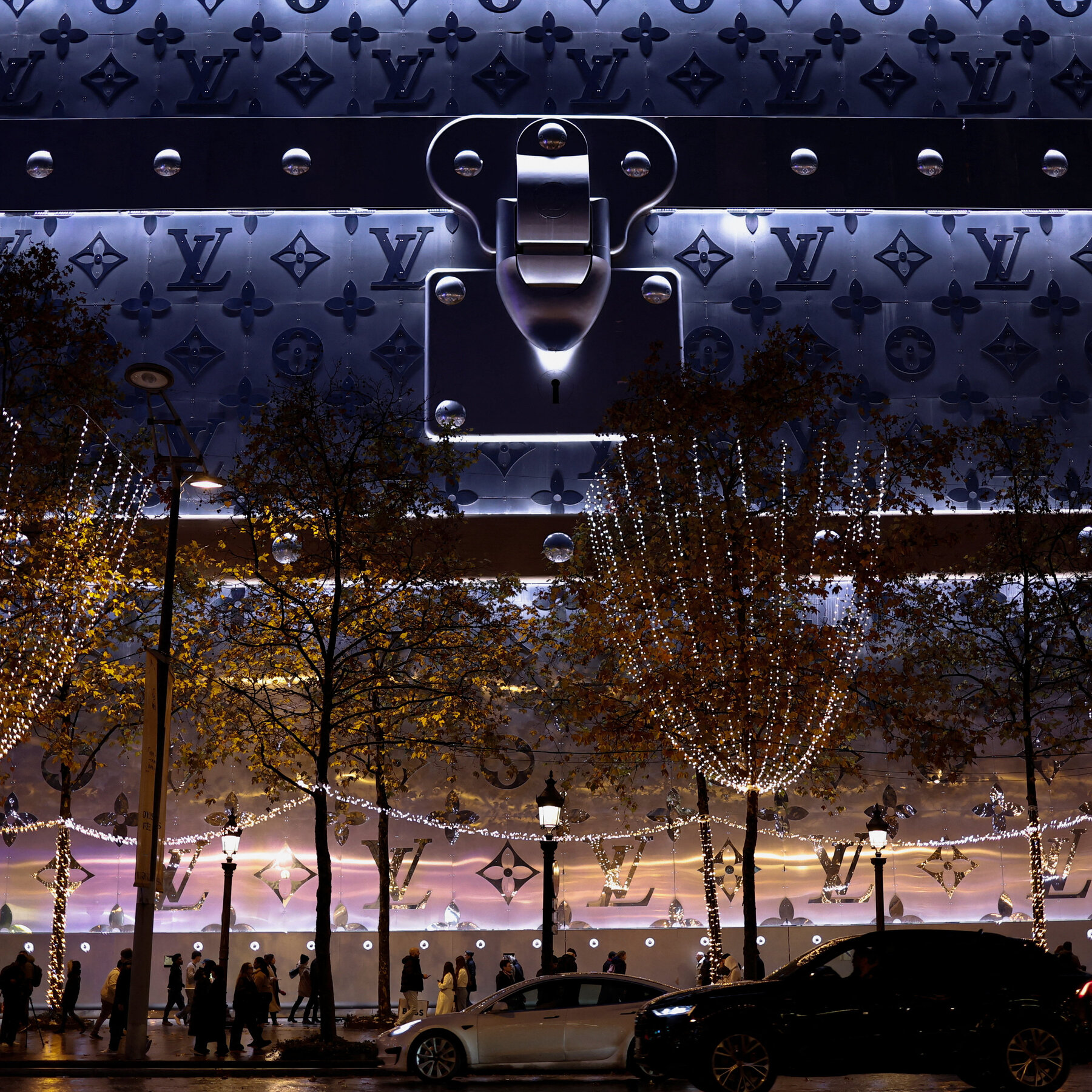 Read more about the article Luxury Brands Bet on the Middle East. War Has Damaged Their Plans.