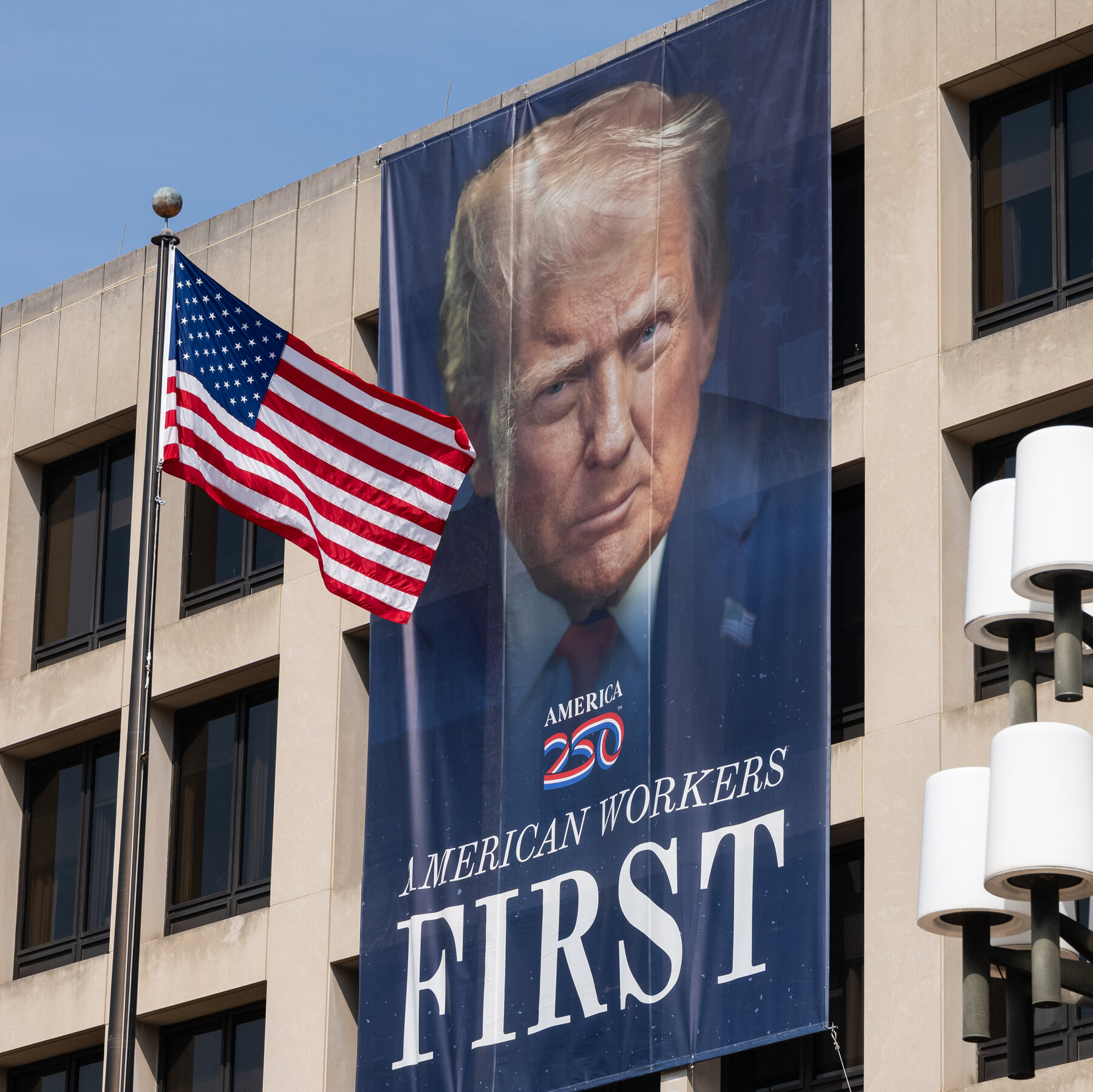 Read more about the article Labor Secretary’s Departure Gives Trump an Opening to Focus on His Agenda