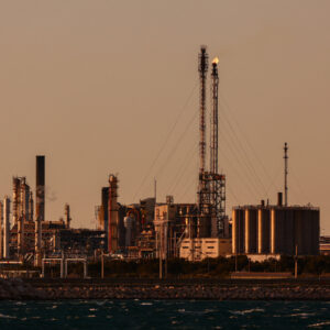 Read more about the article Oil Prices Creep Up as Investors Weigh Cease-Fire Extension