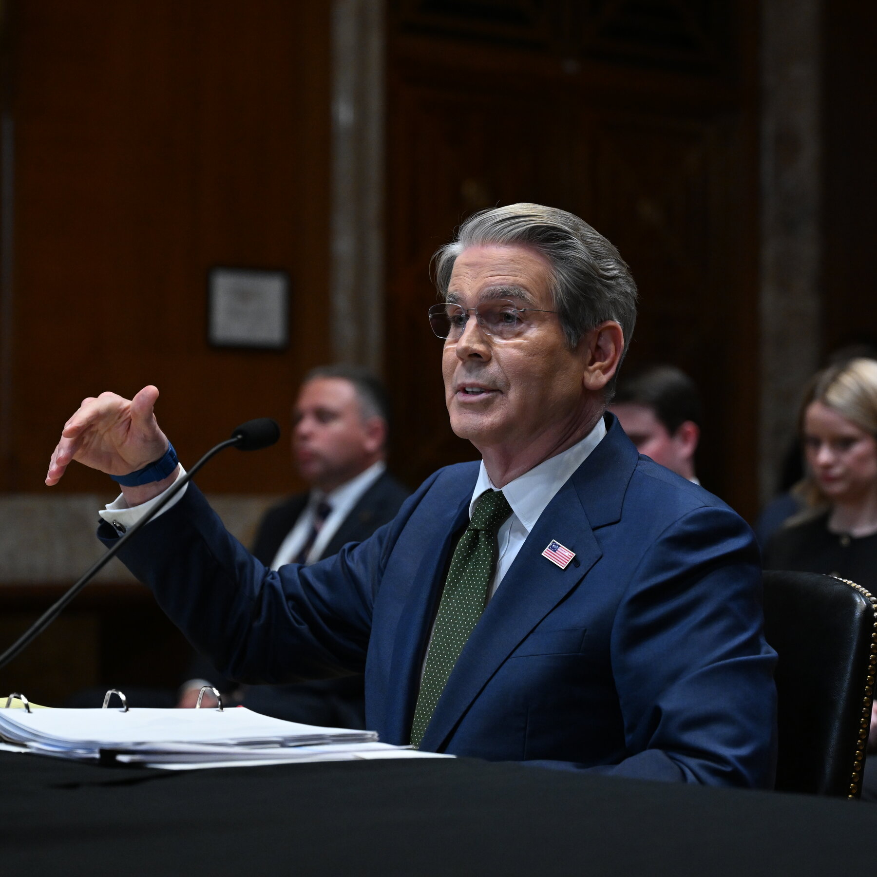 Read more about the article Bessent Backs Financial Support for Oil-Rich U.A.E.