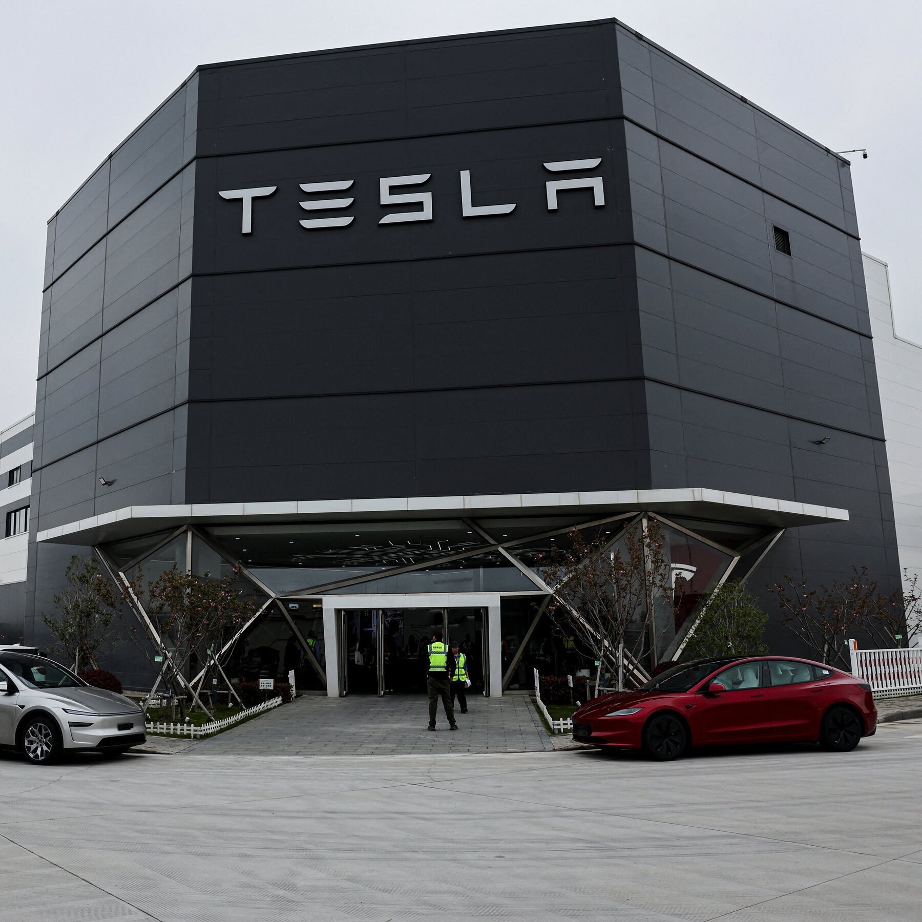 Read more about the article Investors Fret Over Tesla’s $25 Billion A.I. Bet