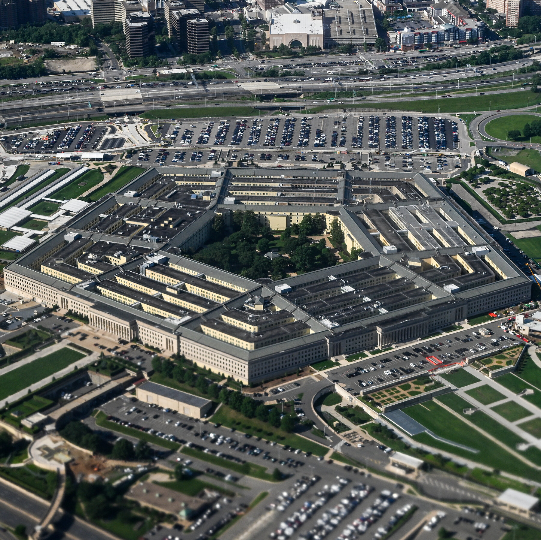 Read more about the article Pentagon Can Temporarily Require Escorts for Journalists